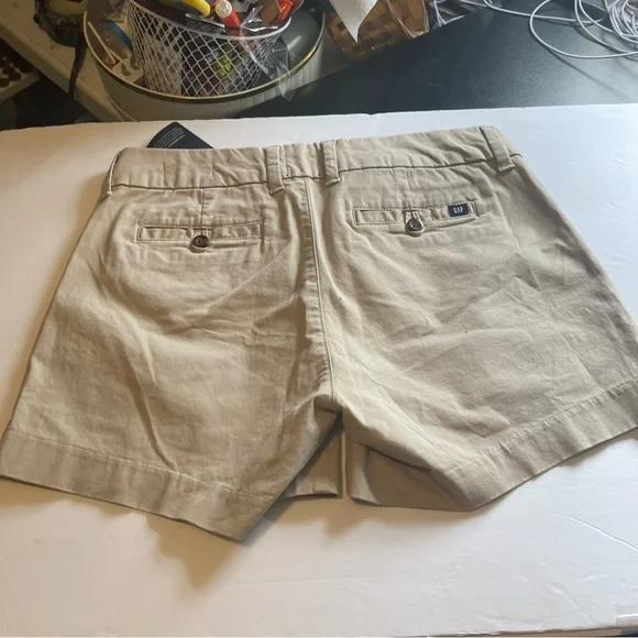 GAP Women's Tan Shorts. Size 4 - Picture 5 of 7